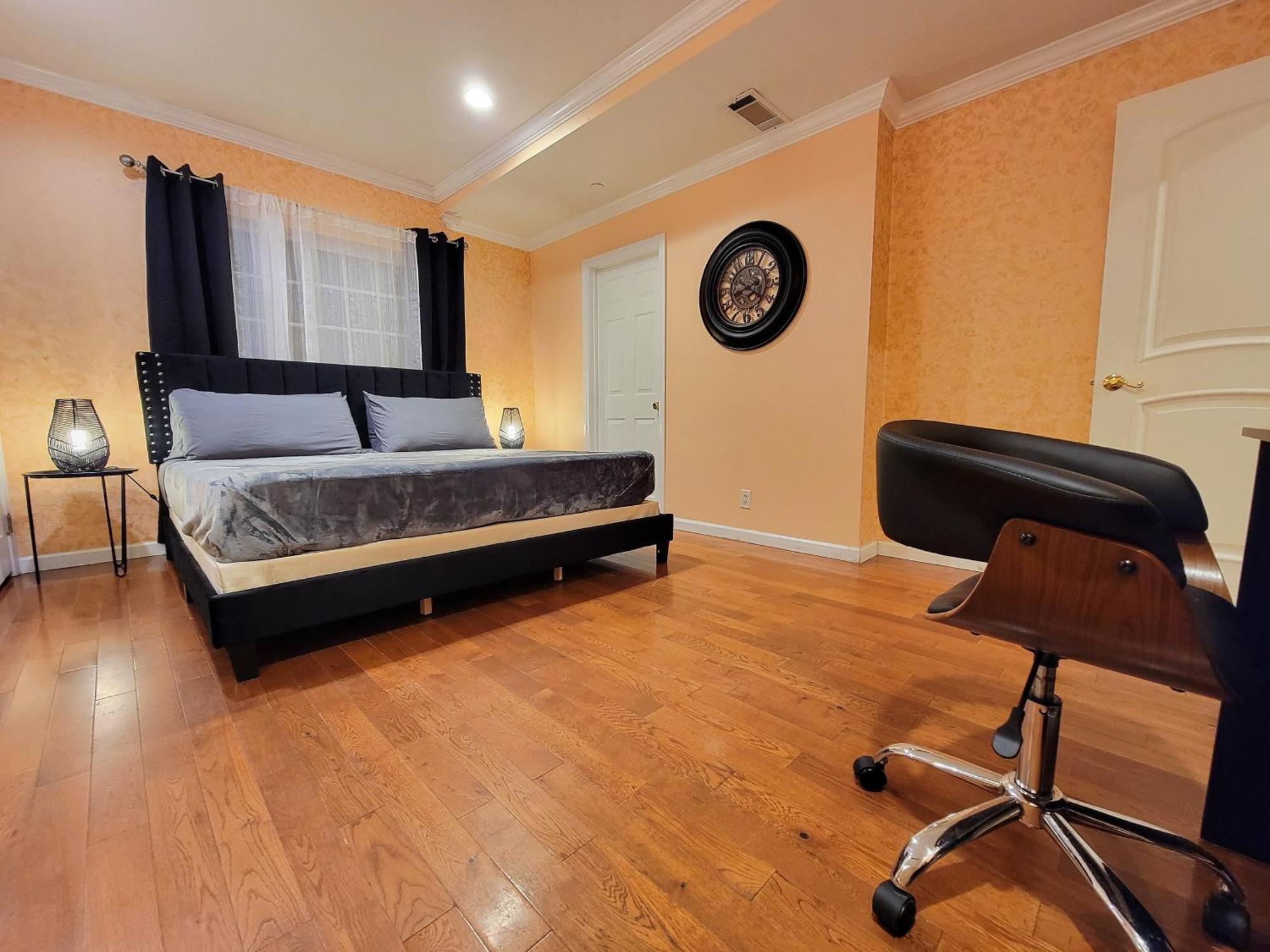 Appartement 3 Bedroom Guest First Floor Unit With Patio Area Right Next To The Mrc 10 Minutes From Rodeo Drive Washer Dryer Wifi And *