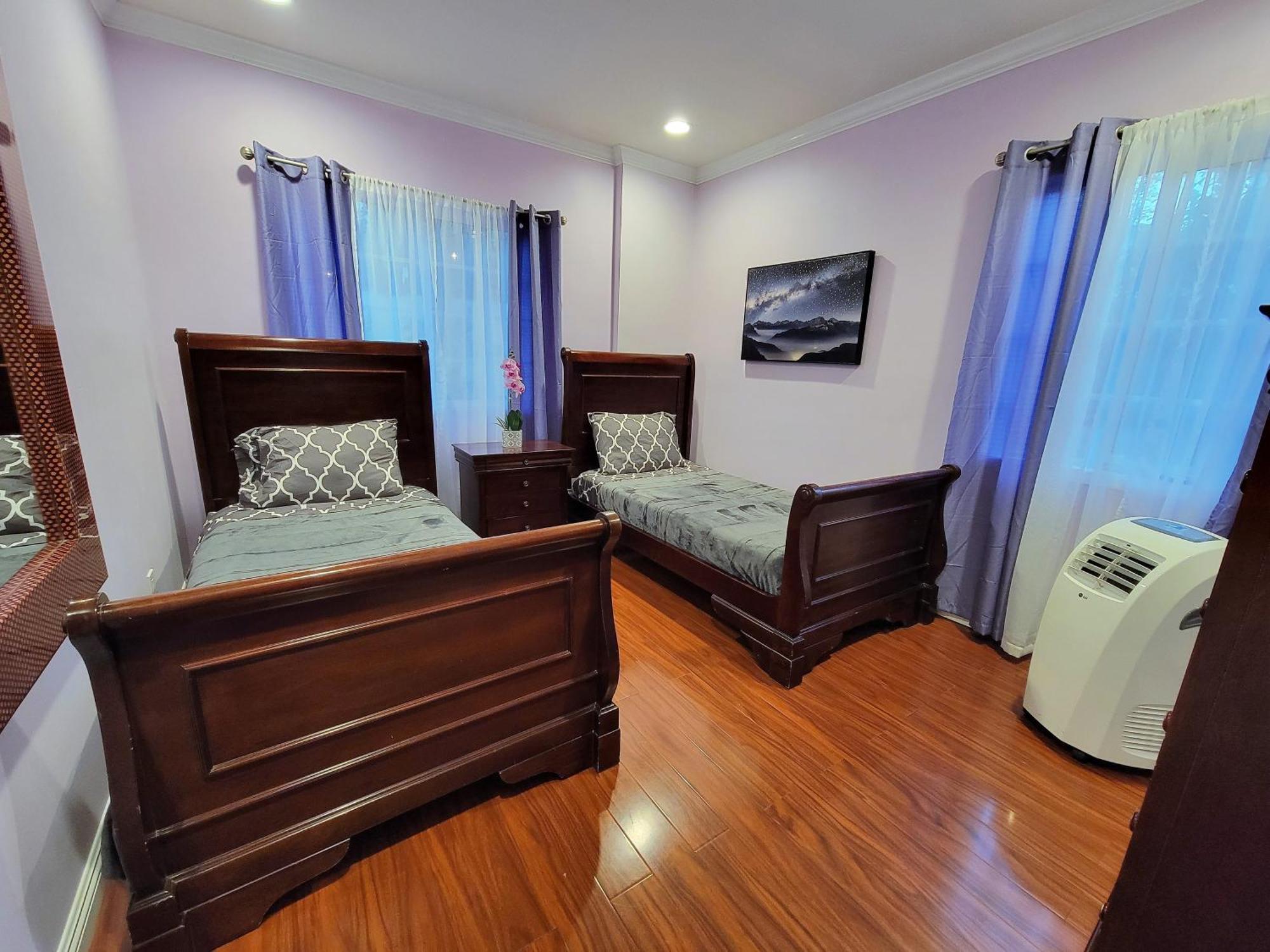 3 Bedroom Guest First Floor Unit With Patio Area Right Next To The Mrc 10 Minutes From Rodeo Drive Washer Dryer Wifi And Appartement