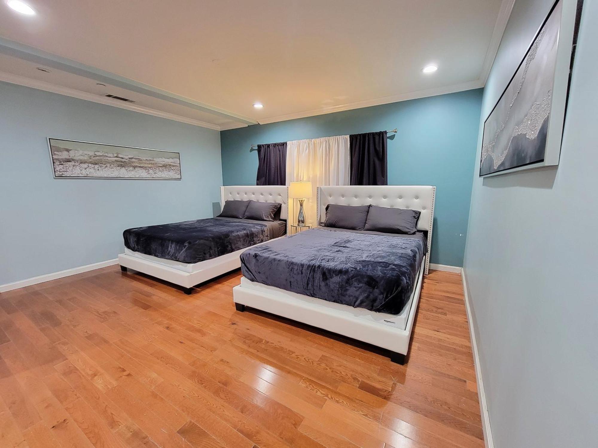 3 Bedroom Guest First Floor Unit With Patio Area Right Next To The Mrc 10 Minutes From Rodeo Drive Washer Dryer Wifi And Appartement *