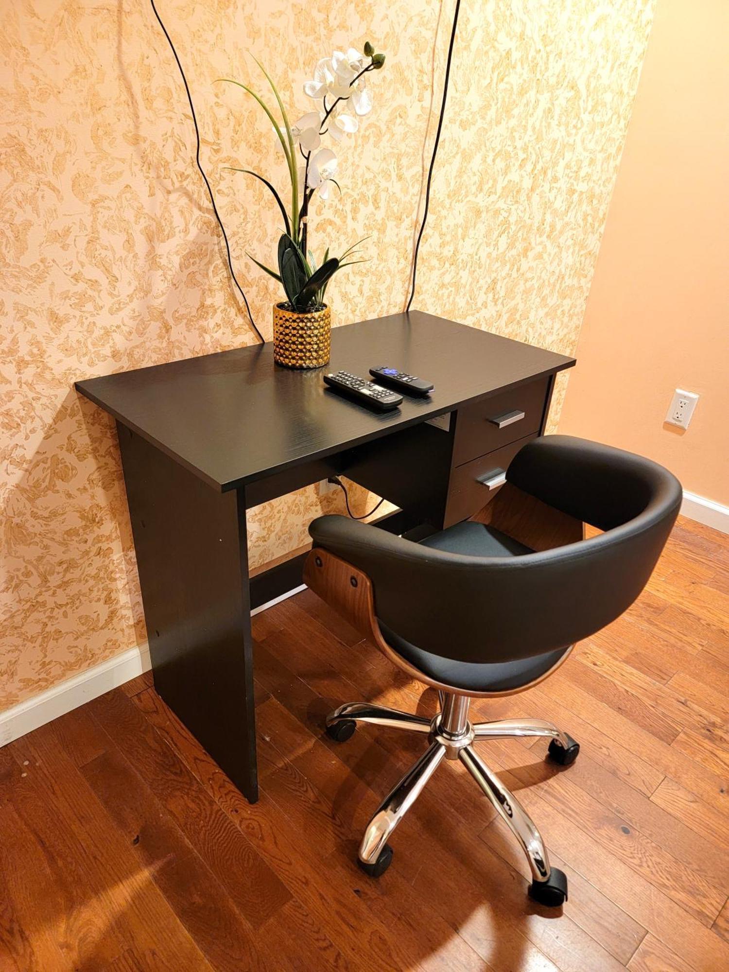 3 Bedroom Guest First Floor Unit With Patio Area Right Next To The Mrc 10 Minutes From Rodeo Drive Washer Dryer Wifi And Appartement *